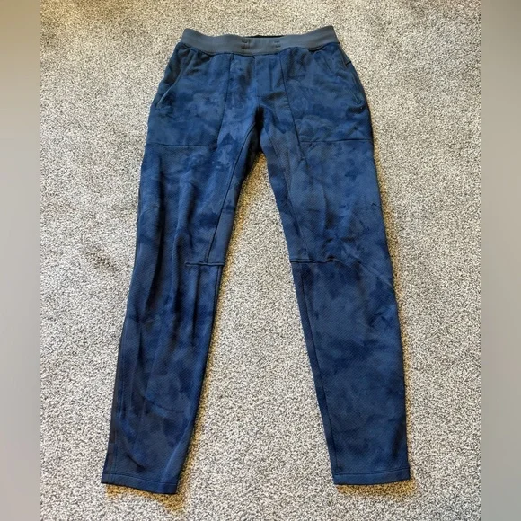 Lululemon Jogger Tech Pant - Picture 2 of 6